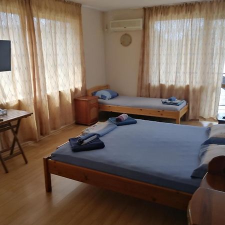 Guest House "Zora - Sarafovo" Burgas Bagian luar foto