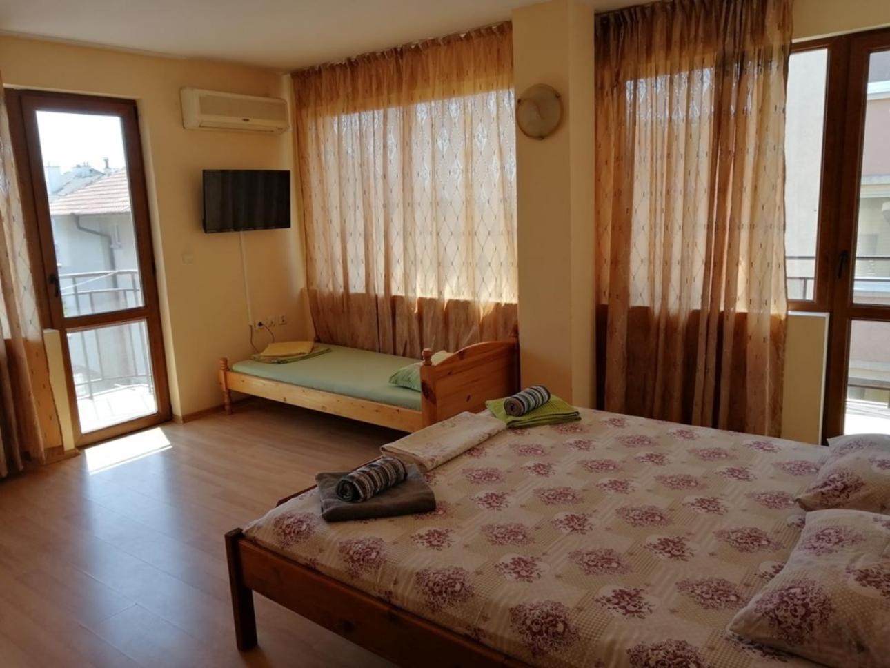 Guest House "Zora - Sarafovo" Burgas Bagian luar foto