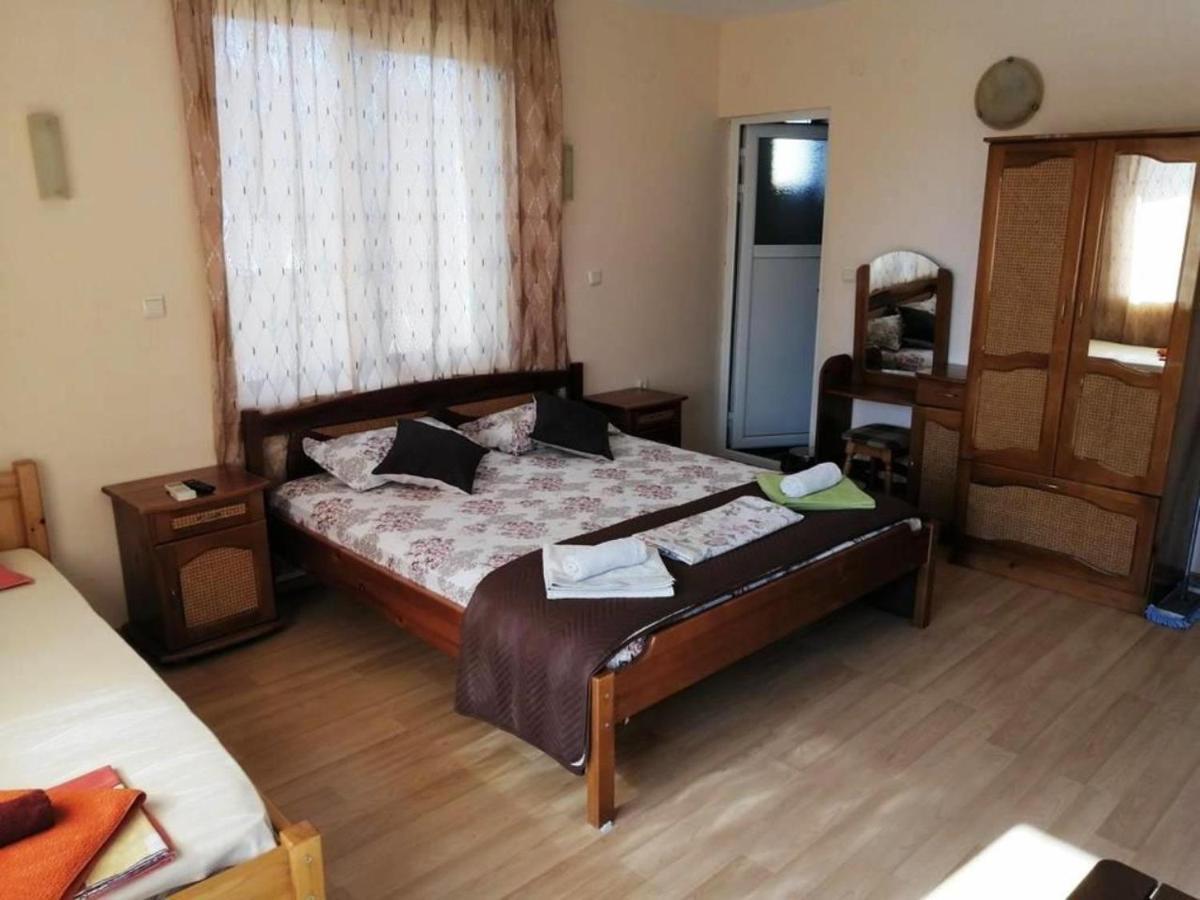 Guest House "Zora - Sarafovo" Burgas Bagian luar foto