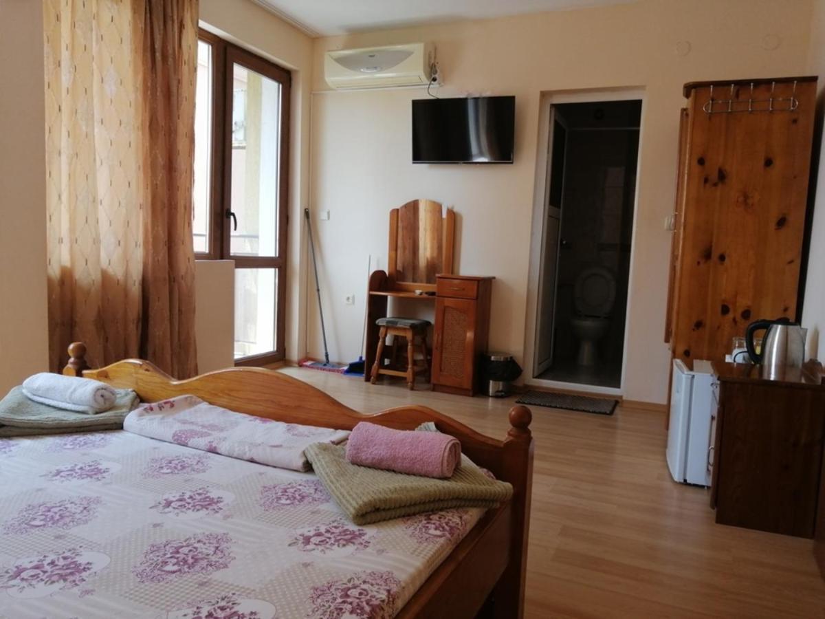 Guest House "Zora - Sarafovo" Burgas Bagian luar foto