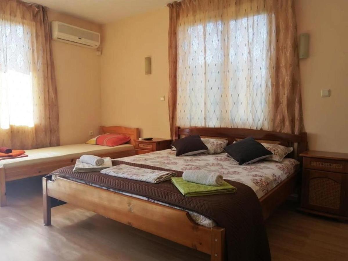 Guest House "Zora - Sarafovo" Burgas Bagian luar foto