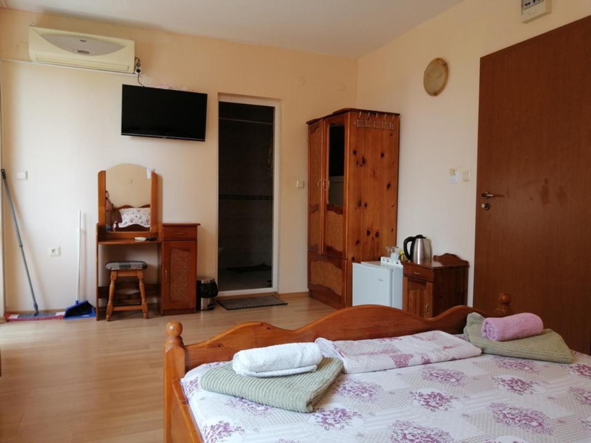 Guest House "Zora - Sarafovo" Burgas Bagian luar foto
