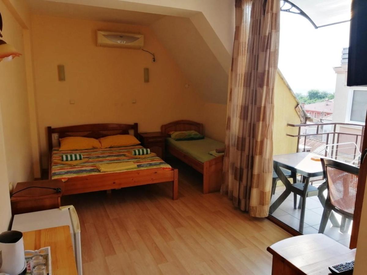 Guest House "Zora - Sarafovo" Burgas Bagian luar foto