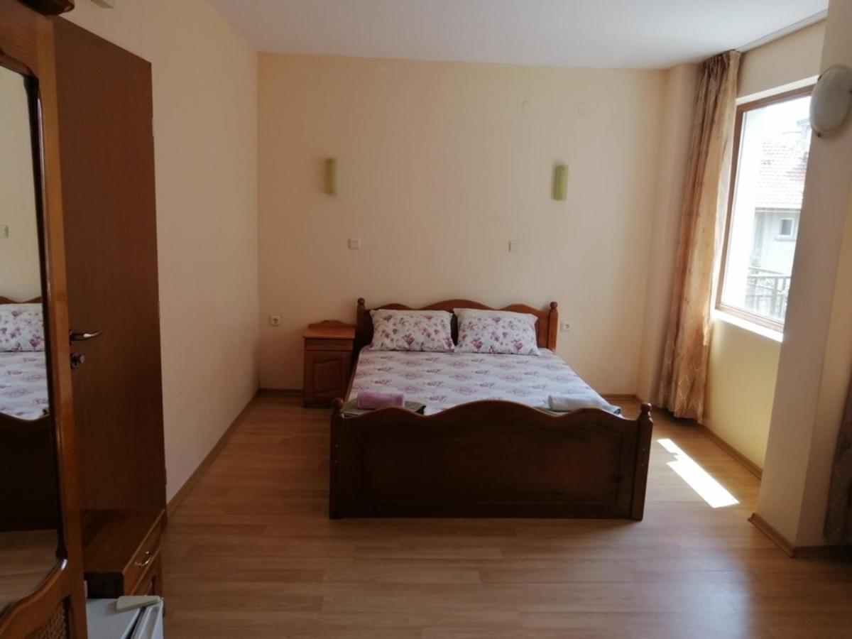 Guest House "Zora - Sarafovo" Burgas Bagian luar foto