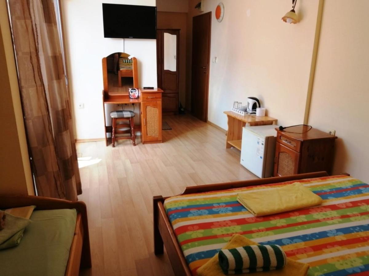 Guest House "Zora - Sarafovo" Burgas Bagian luar foto