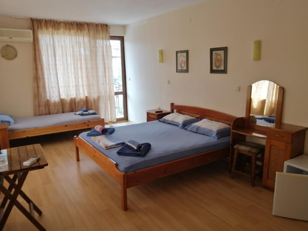 Guest House "Zora - Sarafovo" Burgas Bagian luar foto