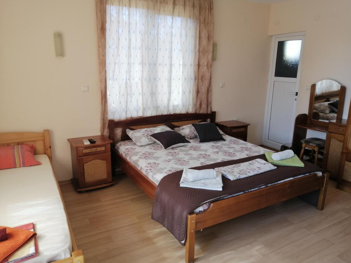 Guest House "Zora - Sarafovo" Burgas Bagian luar foto