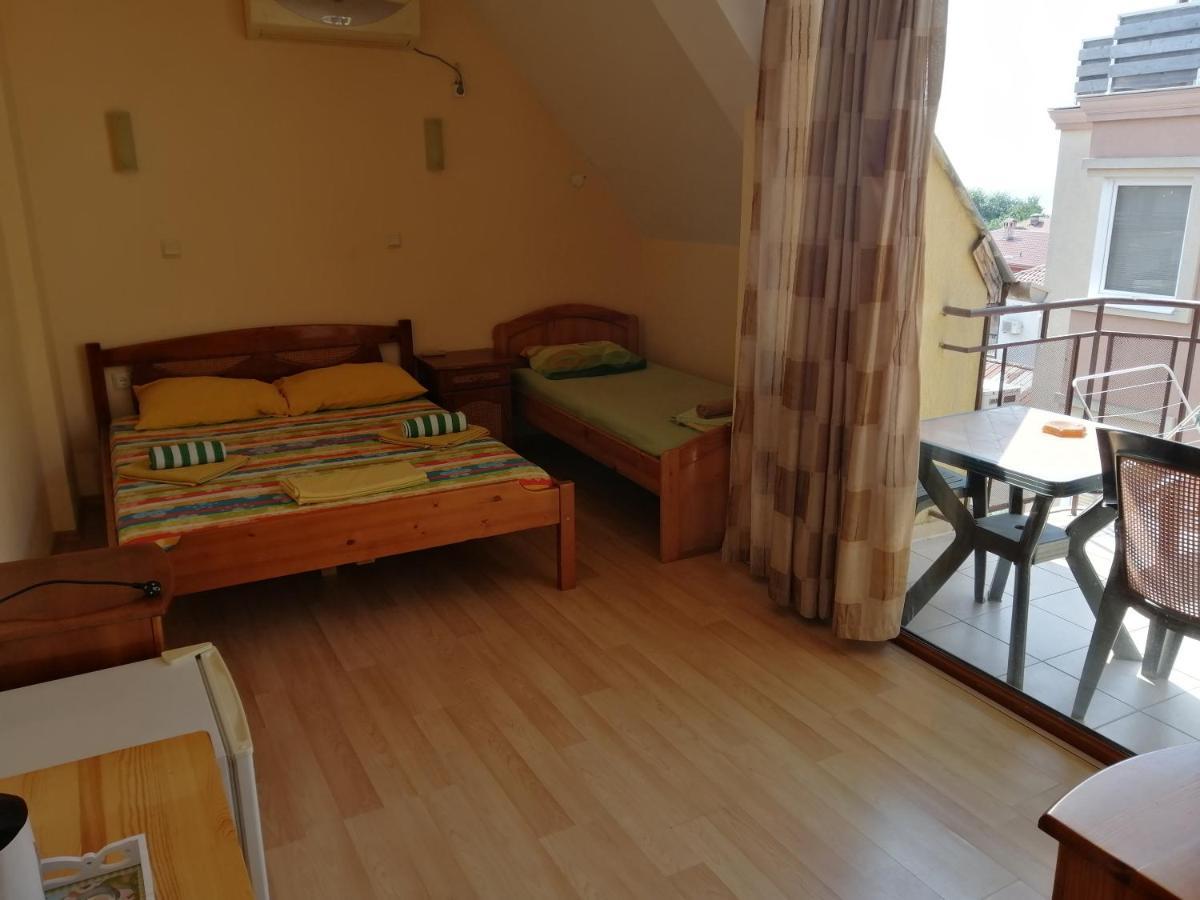 Guest House "Zora - Sarafovo" Burgas Bagian luar foto