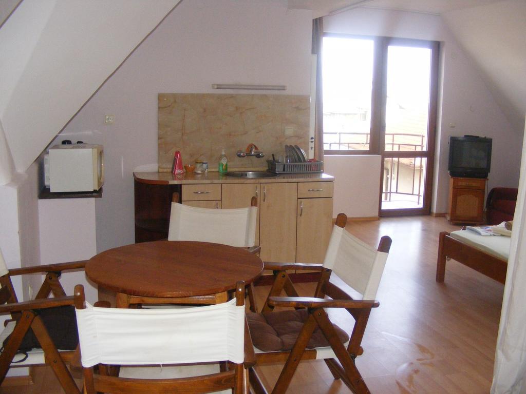 Guest House "Zora - Sarafovo" Burgas Bagian luar foto