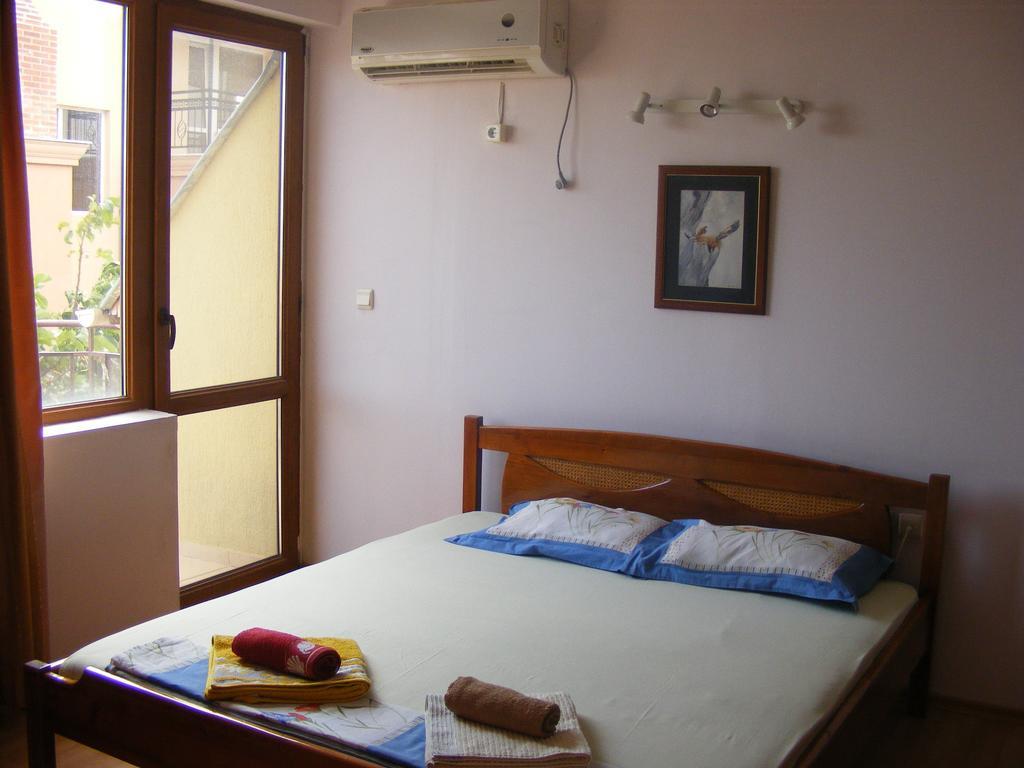 Guest House "Zora - Sarafovo" Burgas Bagian luar foto