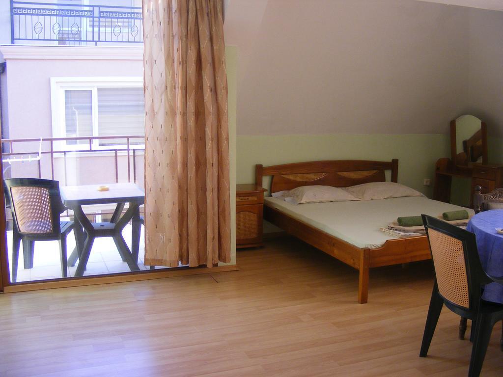 Guest House "Zora - Sarafovo" Burgas Bagian luar foto