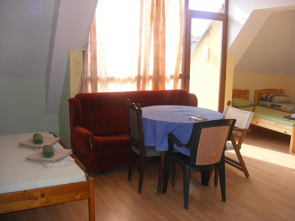 Guest House "Zora - Sarafovo" Burgas Bagian luar foto