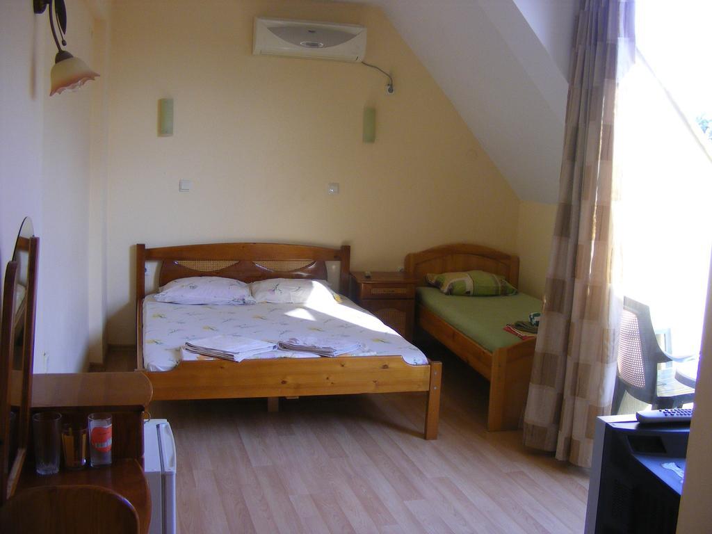 Guest House "Zora - Sarafovo" Burgas Bagian luar foto