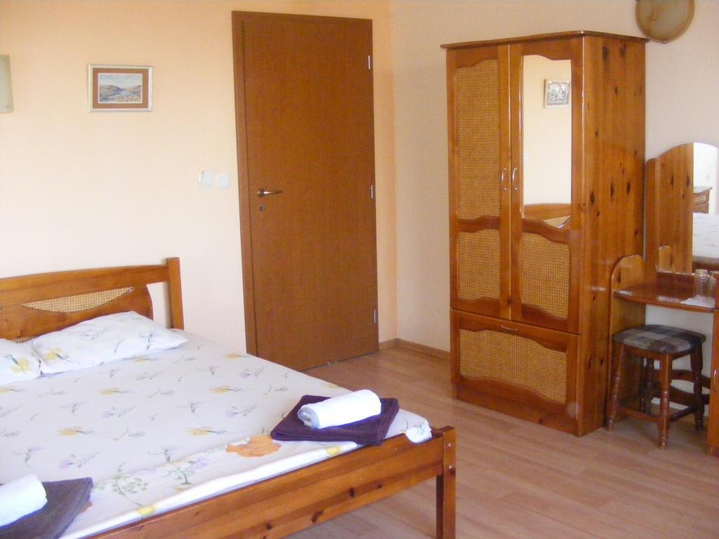 Guest House "Zora - Sarafovo" Burgas Bagian luar foto