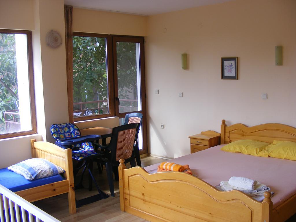 Guest House "Zora - Sarafovo" Burgas Bagian luar foto
